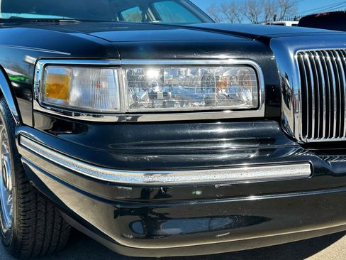 Used 1997 Lincoln Town Car Executive image 16