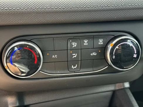 Used 2024 Chevrolet TrailBlazer LS FWD image 36