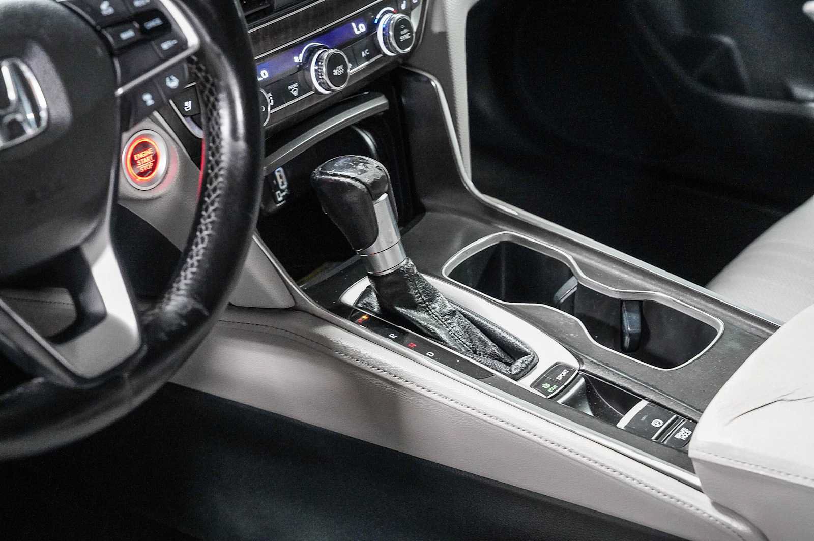 Used 2018 Honda Accord Touring image 24