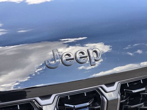 Certified 2026 Jeep Grand Cherokee Limited AWD/4WD image 12