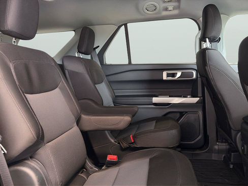 Used 2023 Ford Explorer XLT AWD/4WD image 14