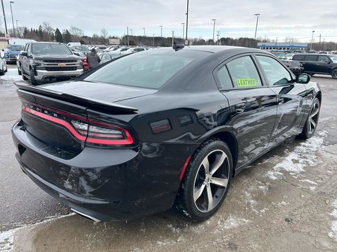 Used 2017 Dodge Charger SXT w/ Plus Group image 5