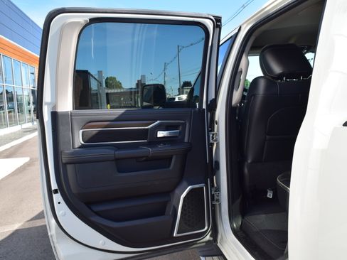 Used 2023 RAM 3500 Laramie AWD/4WD image 10