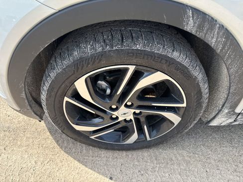 Used 2023 Chevrolet Bolt LT FWD image 6