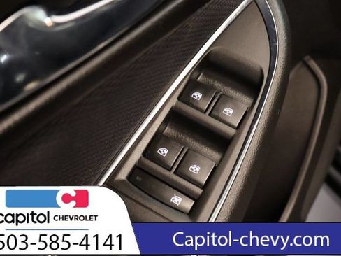 Used 2018 Chevrolet Cruze LT FWD image 12