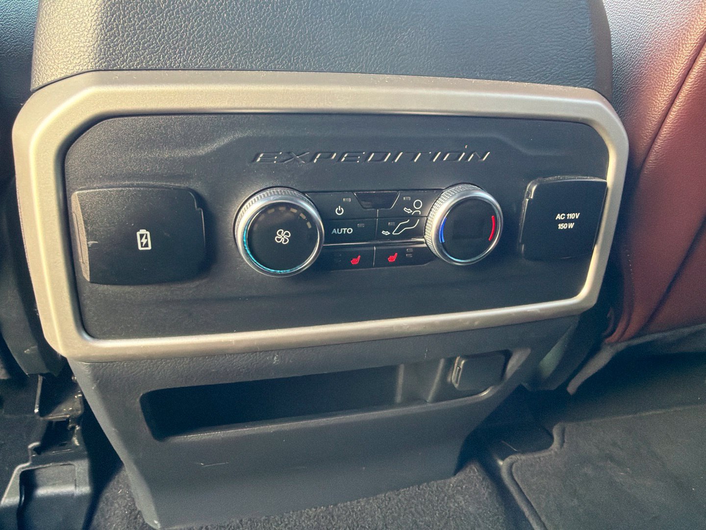 Used 2024 Ford Expedition Limited AWD/4WD image 15