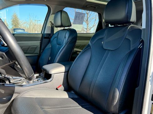 Certified 2022 Kia Sorento SX image 10