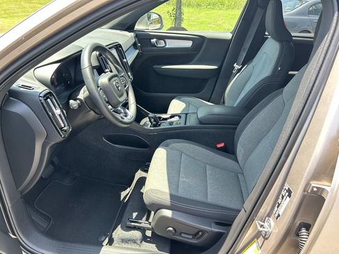 Used 2024 Volvo XC40 B5 Core AWD/4WD image 28