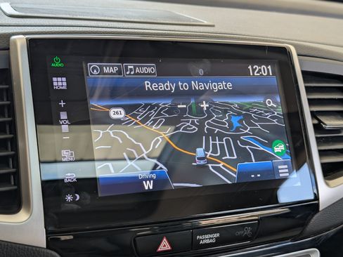 Used 2016 Honda Pilot Touring image 32