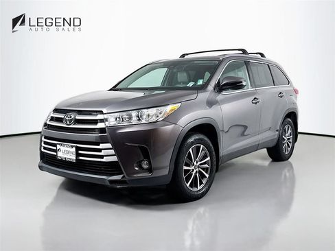 Used 2019 Toyota Highlander XLE AWD/4WD image 1