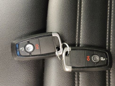 Used 2020 Ford Edge SEL FWD image 32