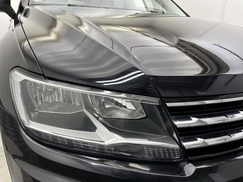 Used 2020 Volkswagen Tiguan SE image 18