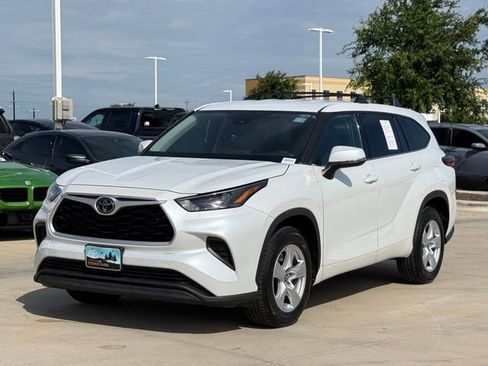 Used 2022 Toyota Highlander L FWD image 8