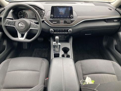 Used 2025 Nissan Altima 2.5 SV image 16