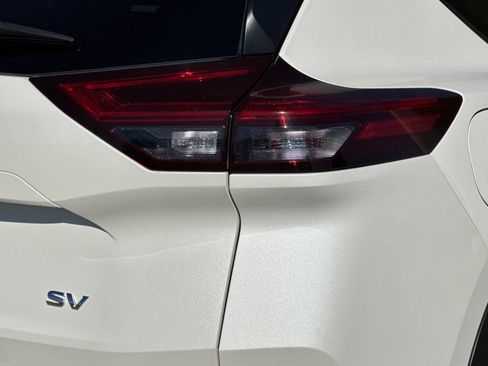 Used 2023 Nissan Rogue SV FWD image 32