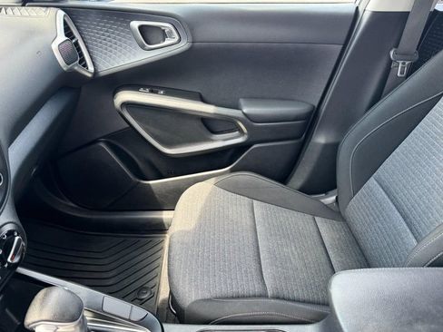 Used 2020 Kia Soul S FWD image 13