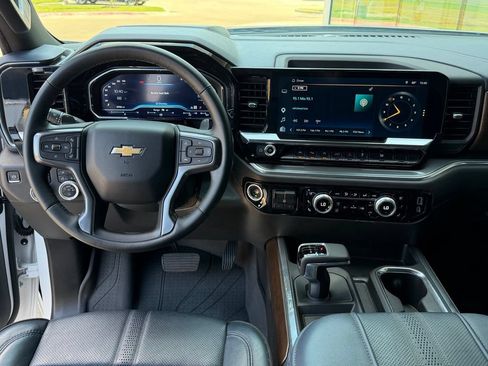 Used 2023 Chevrolet Silverado 1500 High Country w/ High Country Premium Package AWD/4WD image 29
