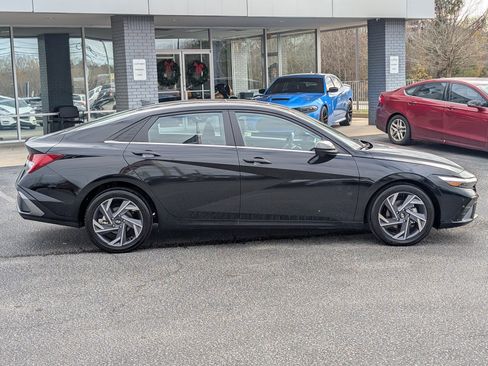 Used 2025 Hyundai Elantra SEL image 8