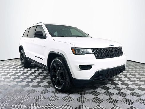 Used 2019 Jeep Grand Cherokee Laredo image 6