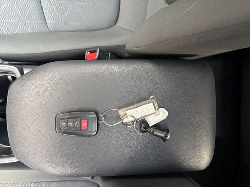 Used 2025 Toyota RAV4 XLE image 22