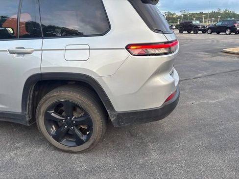 Used 2021 Jeep Grand Cherokee L Laredo AWD/4WD image 9