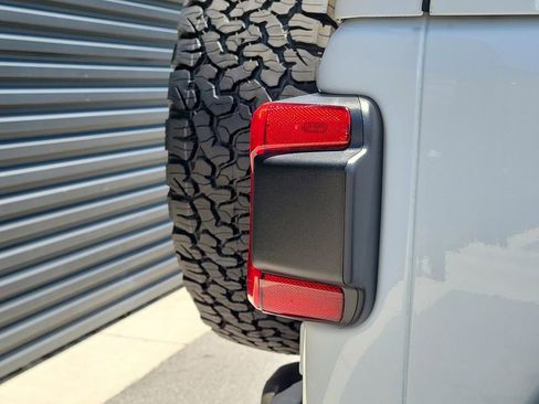 Used 2024 Jeep Wrangler Unlimited Rubicon AWD/4WD image 16