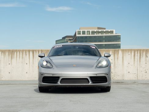 Used 2018 Porsche 718 Cayman RWD image 2