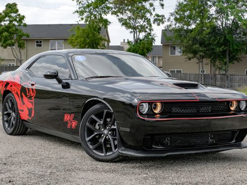 Used 2021 Dodge Challenger R/T w/ Plus Package image 8