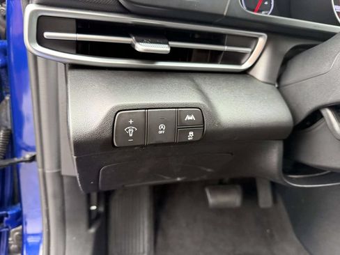 Certified 2023 Hyundai Elantra SE FWD image 16