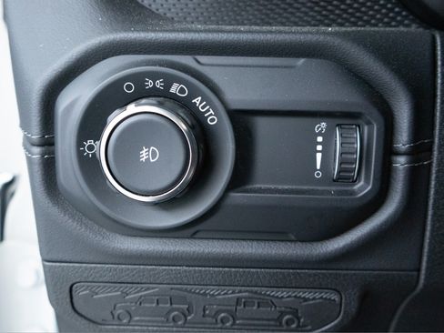 Used 2025 Jeep Wrangler Unlimited Rubicon AWD/4WD image 23