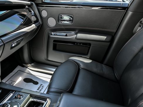 Used 2015 Rolls-Royce Ghost RWD image 39
