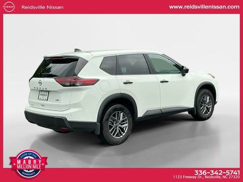 Used 2025 Nissan Rogue S AWD/4WD image 6