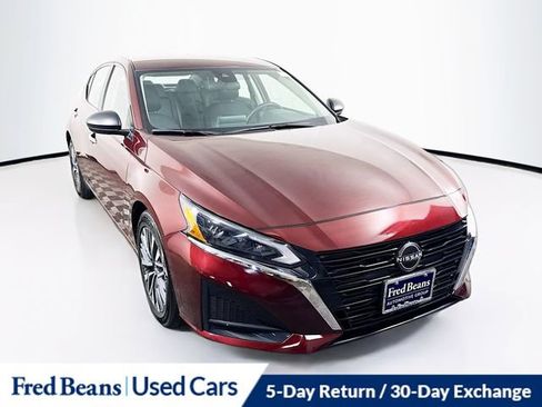 Used 2024 Nissan Altima 2.5 SV FWD image 1