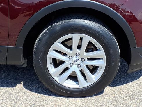 Used 2018 Ford Explorer XLT w/ Equipment Group 202A AWD/4WD image 10