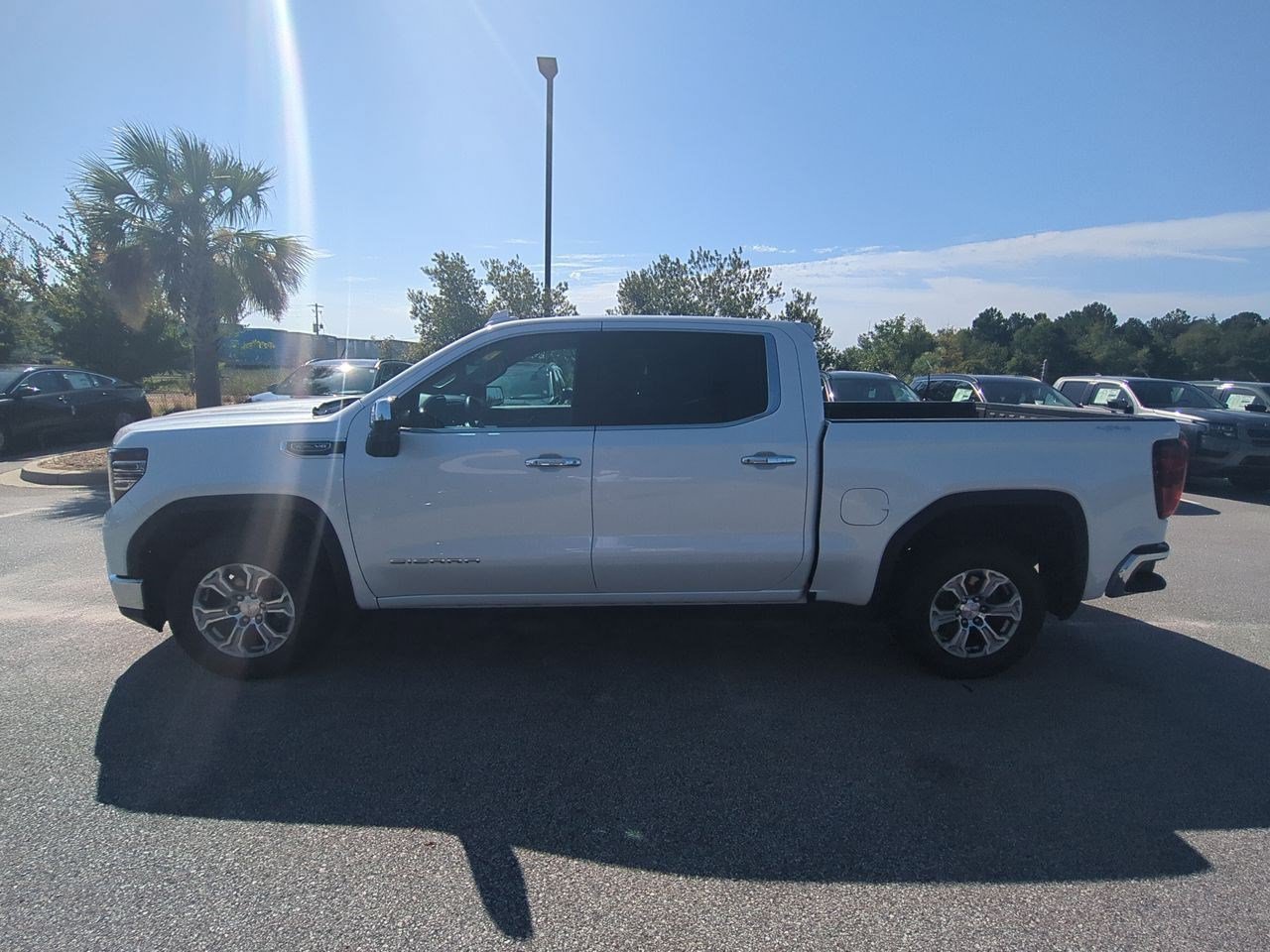 Used 2023 GMC Sierra 1500 SLT w/ SLT Convenience Package AWD/4WD image 7