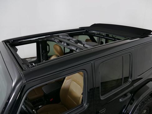 Used 2021 Jeep Wrangler Unlimited Sahara w/ Cold Weather Group AWD/4WD image 17