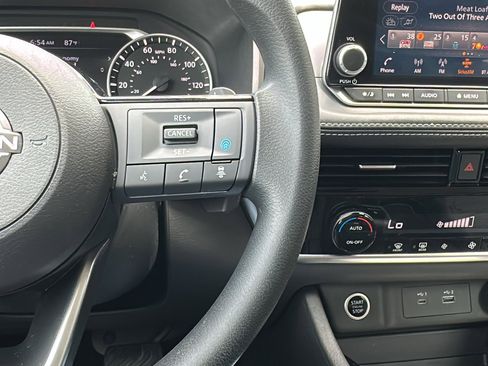 Certified 2022 Nissan Rogue SV image 15