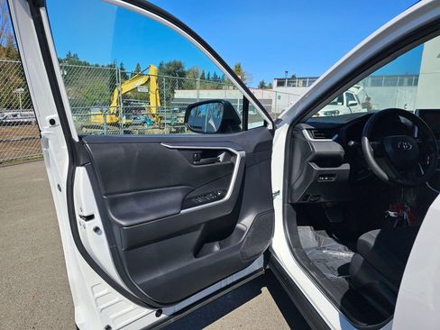 Certified 2025 Toyota RAV4 LE image 17