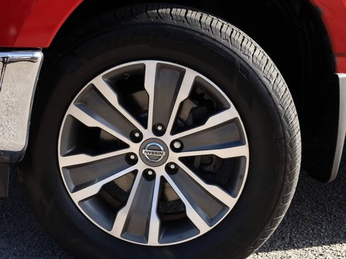 Used 2017 Nissan Titan SL image 15