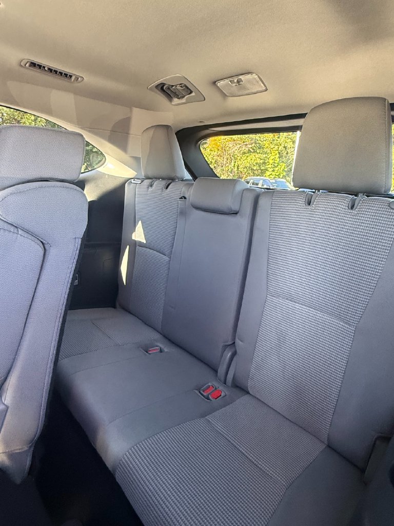 Used 2022 Toyota Highlander LE AWD/4WD image 6