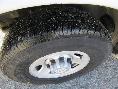 Used 2014 Chevrolet Express 2500 image 30