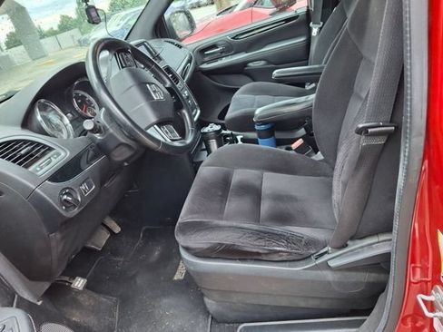 Used 2014 Dodge Grand Caravan SE FWD image 2
