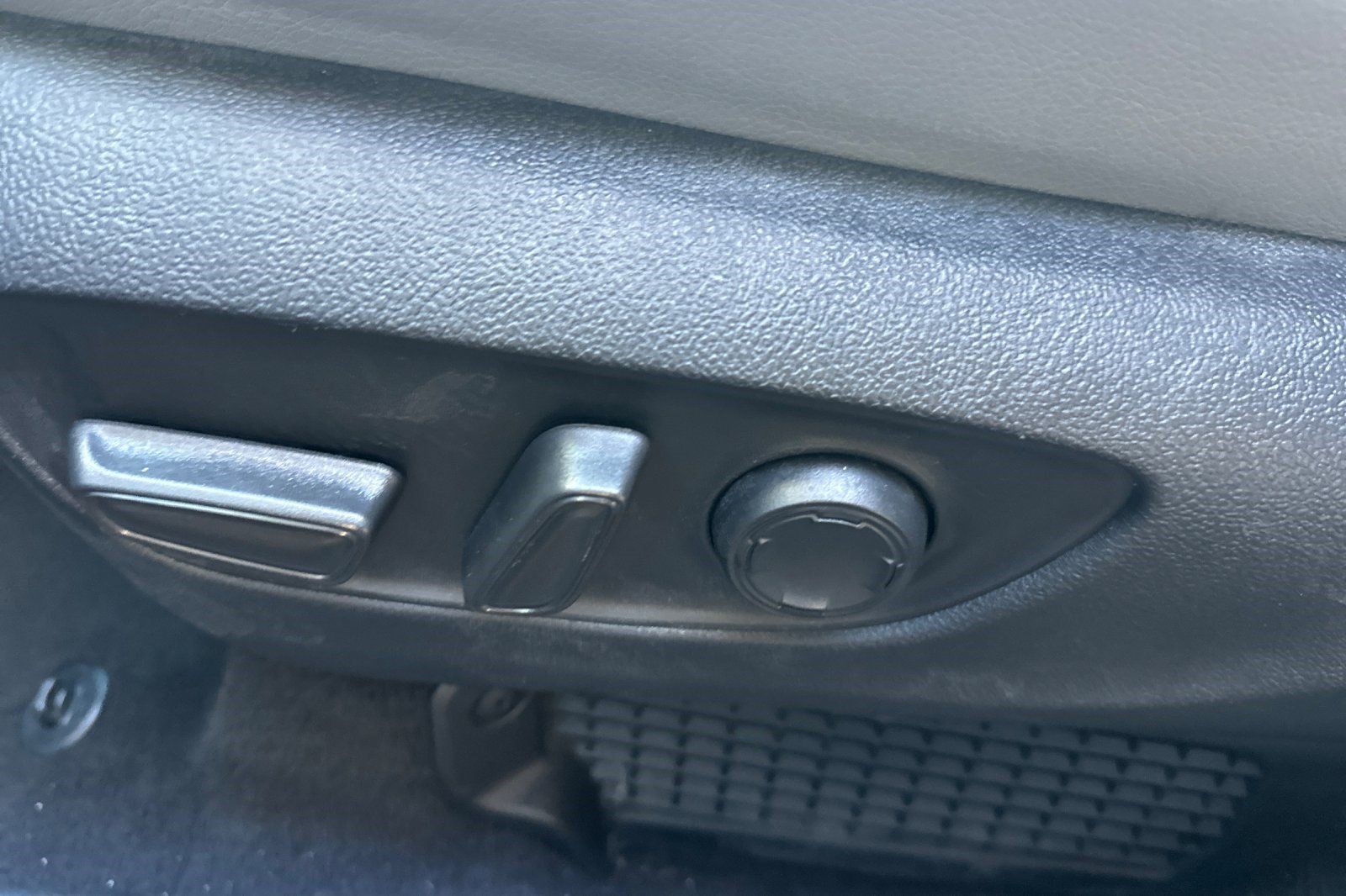 Used 2026 Toyota Sienna XLE FWD image 14