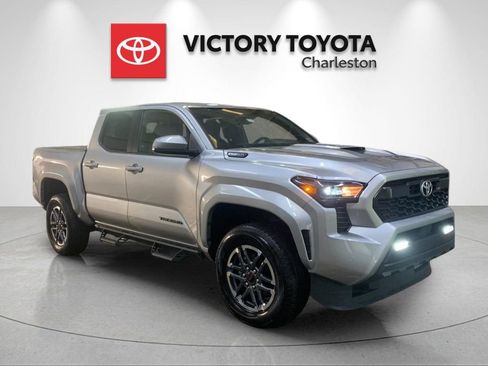 Used 2024 Toyota Tacoma TRD Sport w/ TRD Sport Upgrade Package AWD/4WD image 5