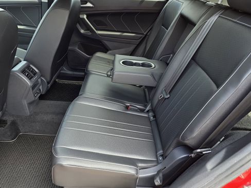 Used 2022 Volkswagen Tiguan SE AWD/4WD image 17