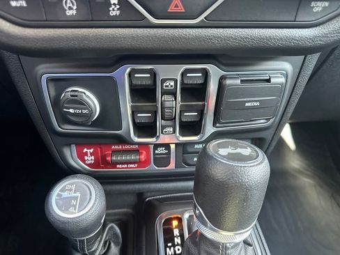 Used 2025 Jeep Wrangler Unlimited Sport AWD/4WD image 4
