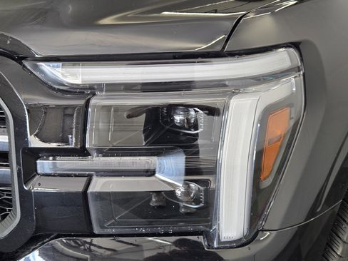 Used 2024 Ford F150 Lariat AWD/4WD image 8
