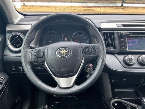 Used 2018 Toyota RAV4 LE image 5