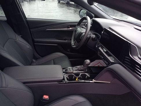 Used 2025 Toyota Camry XSE image 7