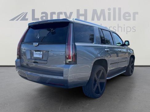 Used 2020 Cadillac Escalade Luxury w/ Escalade Sport Edition image 5